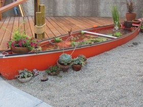 Bu canoe bilan hovuzga 