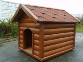 Дерев'яна будка для собаки