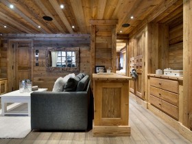 Деревянный домик в стиле кантри