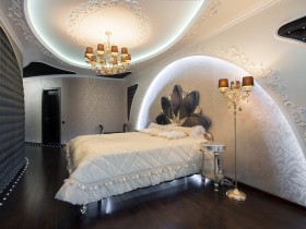 Интерьер светлой спальни в стиле модерн