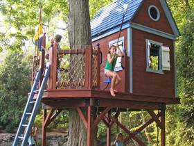 Будиночок для дітей на дереві