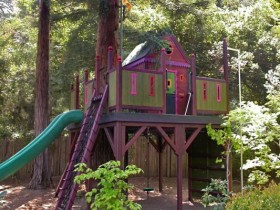 Children's tree house with his own hands