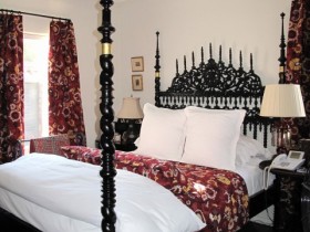 The Gothic elements in the interior bedrooms