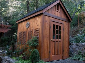 Wooden outbuilding with his own hands