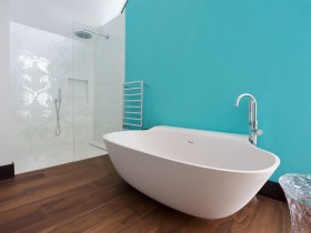 Інтер'єр яскравою ванної кімнати