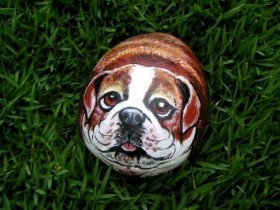 An example of a painted stone for garden