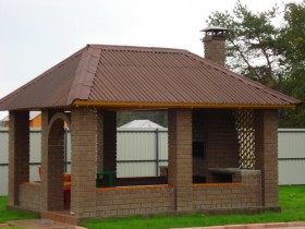 Brick gazebo with your own hands