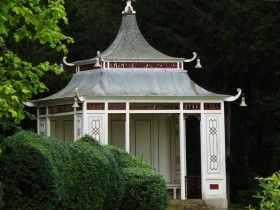 Беседка в китайском саду