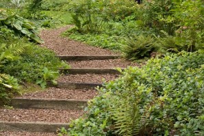 How to make garden stairs from the ground with your hands?