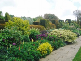 Mixborders with topiary