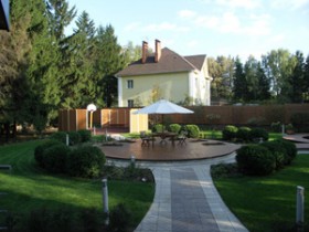 Garden in modern style. Stylistic features of the design of the suburban area in the style of art Nouveau
