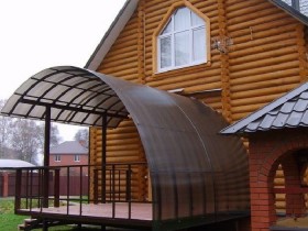 A canopy made of polycarbonate on the porch of the cottage