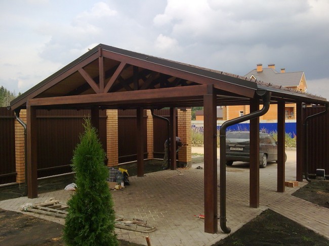 Как построить навес для машины своими руками из поликарбоната, дерева и ...
