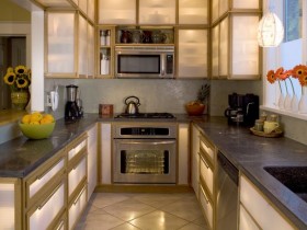 The design of a small luminous kitchen