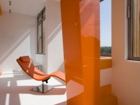 Комната оранжевого цвета
