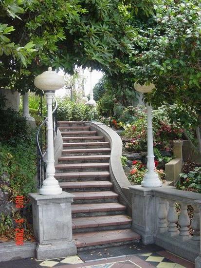 Садовая лестница из природного камня