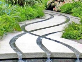 Современный дизайн садового ручья