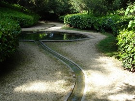 Садовый ручей с водоемом