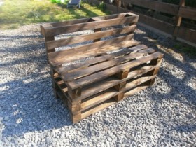 Garden bench from pallets