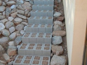 Garden stairs from cinder blocks