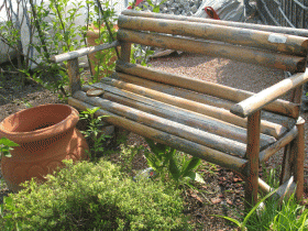 Мебель в сельском саду