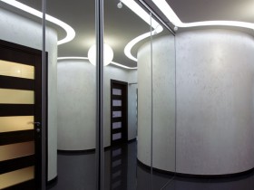 Светлый коридор в стиле хай-тек