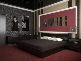 Черно-красная спальня с аксессуарами любовной тематики