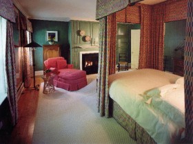 Яркий дизайн спальни в восточном стиле