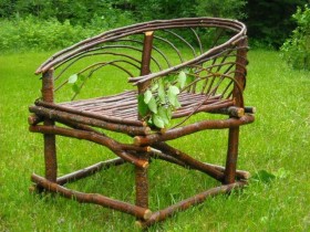 Деревянный садовый стул