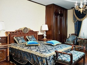 Bedroom in Victorian style