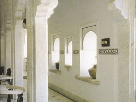 The design of the corridor in the Oriental style