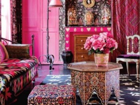 The color palette of the room in Oriental style