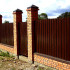 Забор для дачи и дома своими руками: инструкция по строительству забора из профнастила, дерева, кирпича, металла и пластика