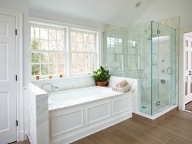 Белая ванная комната в американском стиле