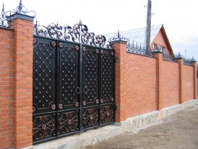 Дизайн металлических распашных ворот