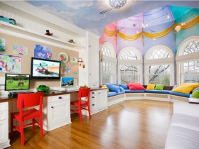 Большая современная детская комната для мальчика