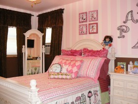 Детская комната для девочки в розовых тонах