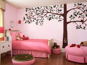 Идея оформления стен в детской комнате для девочки