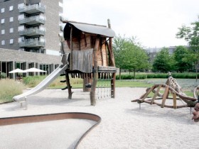 Детская площадка из дерева