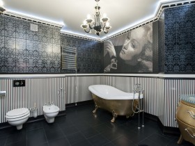 Ванная комната с золотой ванной