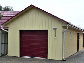Дачный гараж с двухскатной крышей