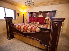Пример кровати в готическом стиле