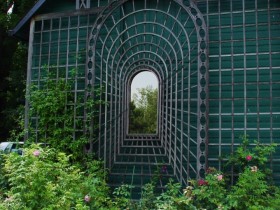 Садовая иллюзия с помощью зеркал