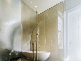 Креативный дизайн ванной в стиле хай-тек