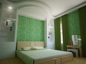Яркая спальня в бело-зеленых тонах