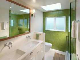 Маленькая ванная комната зеленого цвета