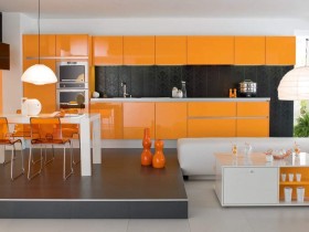 Яркая кухня в оранжевом цвете