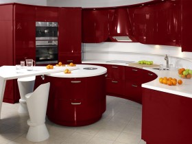 Красно-белая кухня в стиле хай-тек