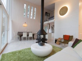 Скандинавский стиль совмещенной гостиной в коттедже