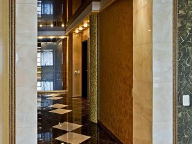 Дизайн коридора в роскошной квартире